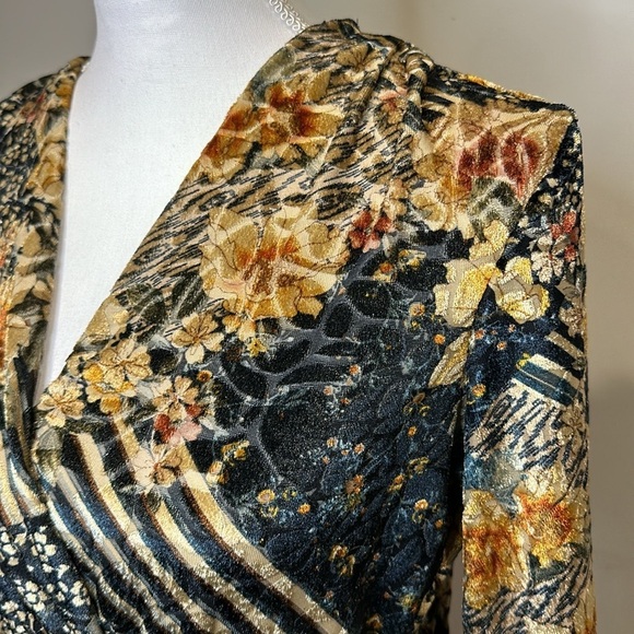 Zara Basics size Medium Boho Crushed Velvet Floral Patchwork Print V-Neck Mini - Picture 3 of 9